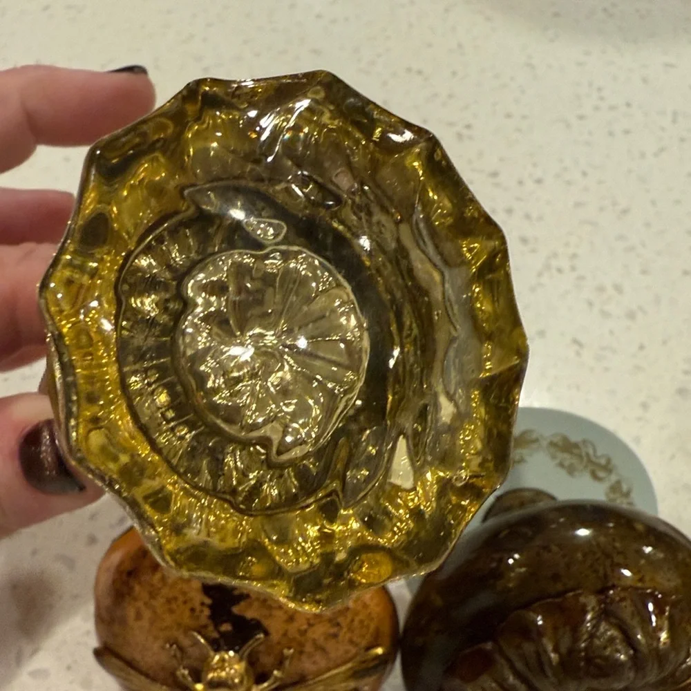 KnobStoppers Vintage Resin Bottle Stoppers Bee & Floral Set of 4, Wine Corks